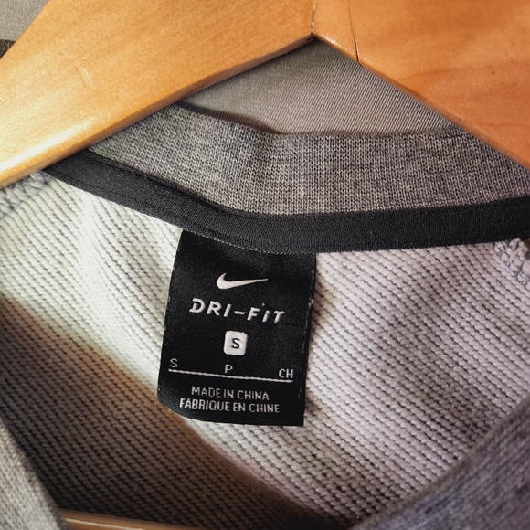 Nike Versa Crew Embossed Cropped Sweatshirt Activewear Oversized Loungewear Gym - Picture 8 of 13